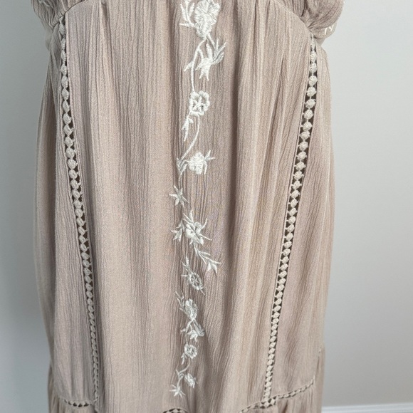 Jessica Simpson Taupe Midi Dress with White Embroidery - Picture 4 of 6